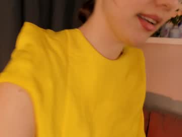 girl
        tate_west cam image #4830577
