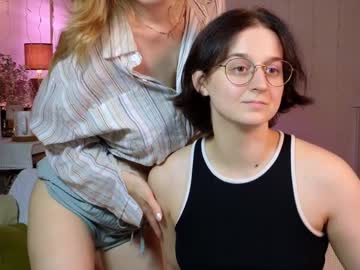 couple
        jitoon_exe cam image #4686254