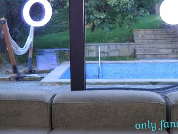 girl
        moon_night_anna cam image #5293824