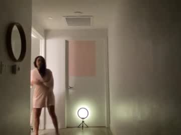 girl
        ittybity115598 cam image #682672