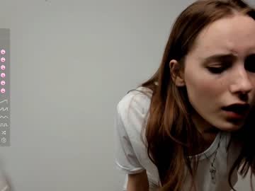 girl
        margarethowell cam image #2644277