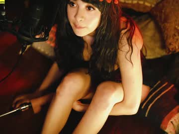 girl
        ingennui cam image #1464332