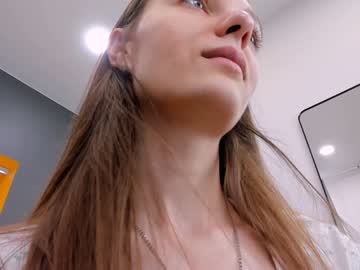 girl
        bb_lourels cam image #2092331