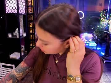 girl
        alma_pearl cam image #1789309