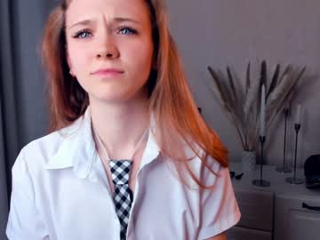 girl
        caressing_glance cam image #3470747