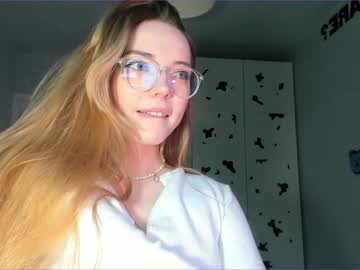 girl
        thisisamelia cam image #2601618