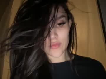 girl
        foxyshayy cam image #1298219