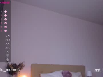 girl
        lumoore cam image #1519032