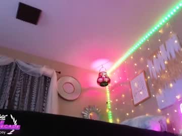 girl
        milf_lacey cam image #1276402