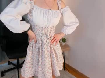 girl
        carrievega cam image #6531622