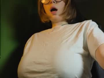 girl
        jokerbatman69 cam image #6172863