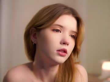 girl
        joyful_mind_ cam image #6198451