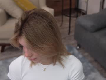 girl
        refined_style cam image #5697525