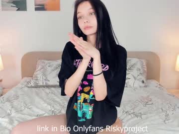 girl
        riskyproject cam image #7028179