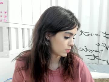 girl
        connieambes cam image #2561417