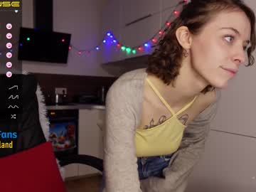 girl
        agelina_summer cam image #499673