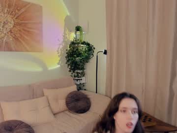 girl
        gina_vicious cam image #5638428