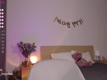 girl
        lumoore cam image #2073345