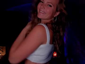 girl
        kosmickate cam image #530863