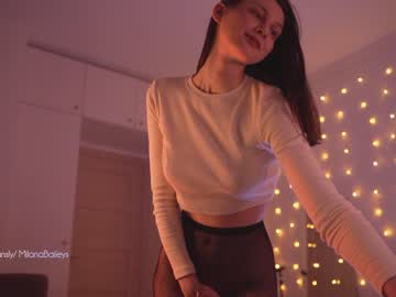 girl
        milanabaileys cam image #3191838