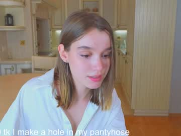 girl
        harrieteasley cam image #5209037