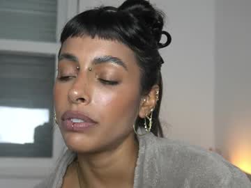 girl
        kaligray10 cam image #6873773