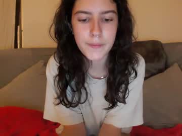 girl
        frenchava cam image #2642563