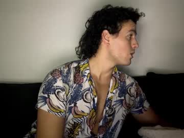 couple
        chulo33333 cam image #3200423