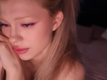 girl
        bunnylia__ cam image #2220996