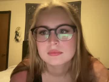 girl
        sarahmartin420 cam image #1851723
