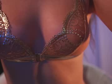 girl
        lucie_beltran cam image #3602729