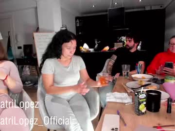 girl
        crazypaty cam image #3537779