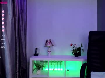 girl
        liluy_lover cam image #377533