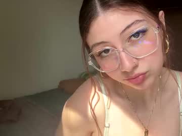girl
        cami_calderon cam image #6577472