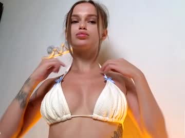 girl
        tootightwithbra cam image #5725588