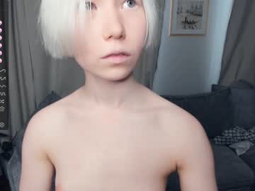 girl
        silvergloss cam image #2522357