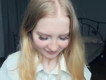 girl
        vicky_kiwi cam image #2417980