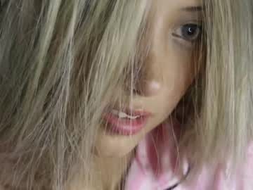 girl
        wendy_daniela cam image #2404304