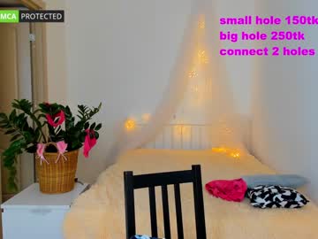girl
        lilly_mattsson cam image #147258
