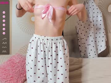 girl
        happiness_call cam image #1978281