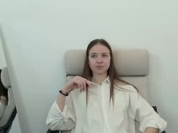 girl
        nico_collard cam image #6467336