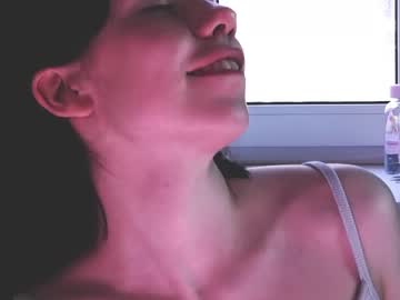 girl
        sleepycode002 cam image #2078147