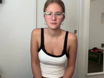 girl
        itsssosierra cam image #5522632