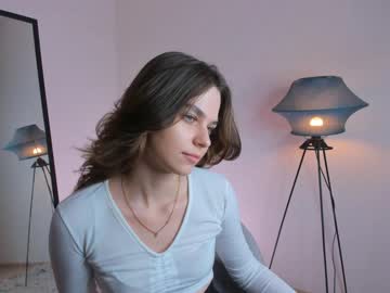 girl
        aviannajjustice cam image #1677769