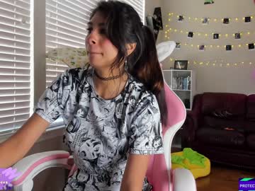 girl
        violetttflowers cam image #2079074