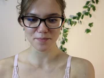 girl
        teresabriggs cam image #2421527