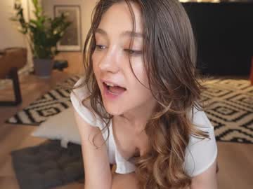 girl
        mia_elfie cam image #4280522
