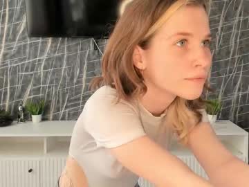 girl
        lynnatlee cam image #3872487