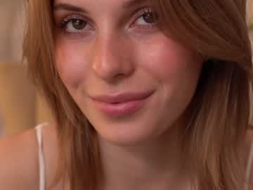 girl
        refined_style cam image #5195599