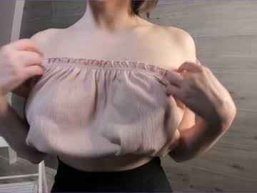 girl
        charmingasever cam image #2481560